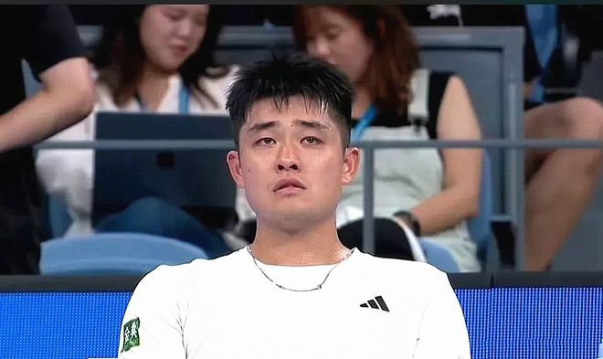 8868体育官方网站中国男网4胜1负！张之臻2-1险胜吴易昺伤退惹争议商竣程复仇(图2)
