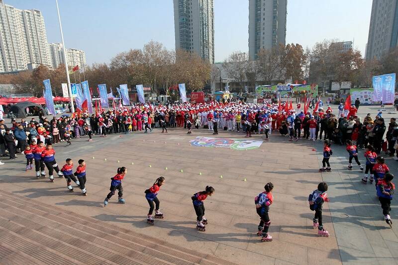 冬日燃情 乐动济宁 2025济宁体育消费季暨冰雪嘉年华炫彩启航(图2)
