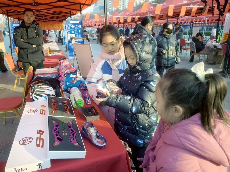 冬日燃情 乐动济宁 2025济宁体育消费季暨冰雪嘉年华炫彩启航(图5)